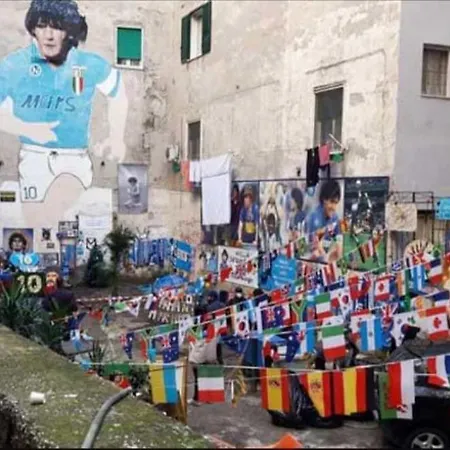 I Tre Re Via Toledo * Naples